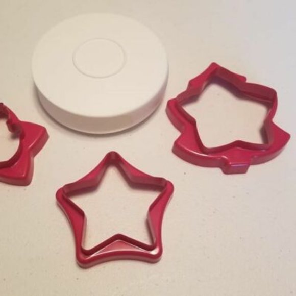 NEW Tupperware Cookie Cutter Set with holder - Picture 1 of 2
